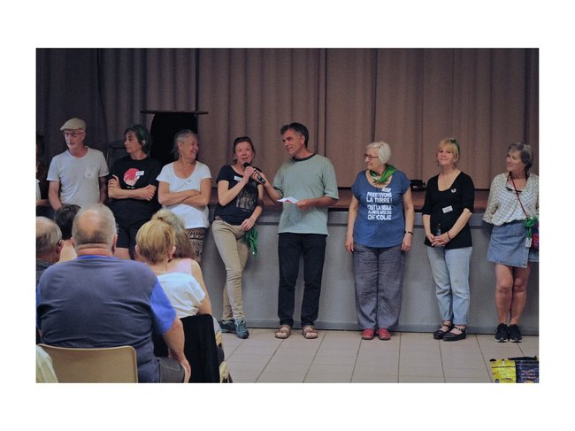 ../previews/068-Tant d'autres et Gilles Perret pour l'ouverture du Rassemblement des Gleres,Thorens Glieres Mai 2025.webp.medium.jpeg